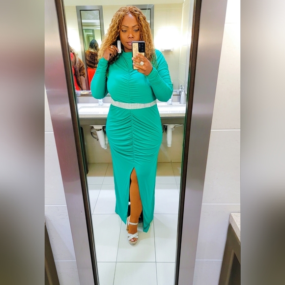 Fashion Nova green maxi - Picture 4 of 4